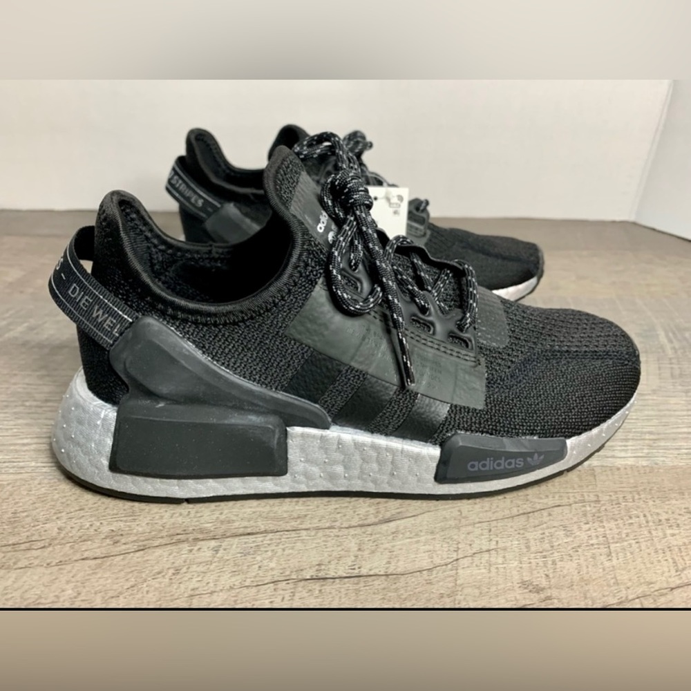 Adidas NMD R1V2 Black / Silver